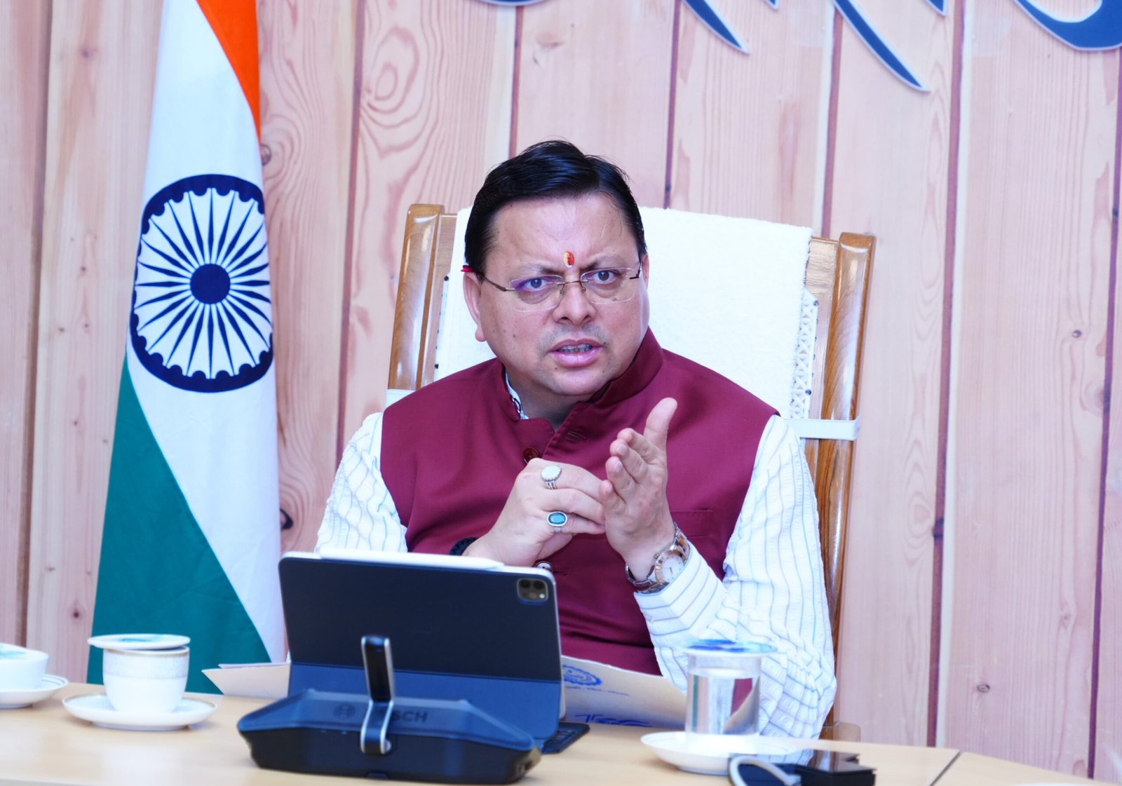 सरकारी जमीनों के अतिक्रमण पर सख्त सीएम धामी ने अधिकारियों को दिए मजबूत मैकेनिज्म बनाने के निर्देश